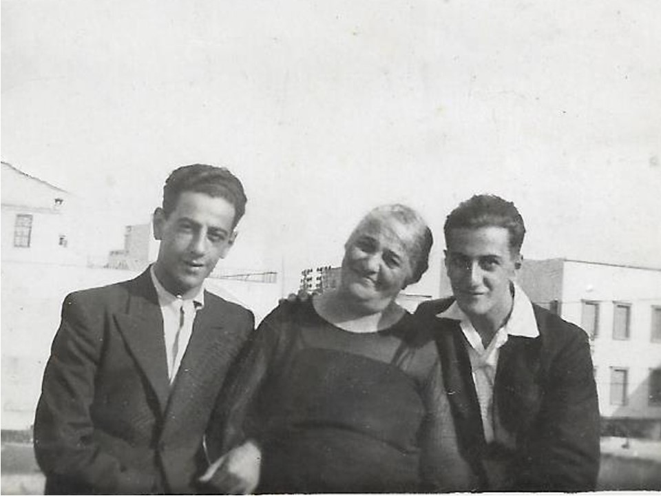 James Levy (left) with his mother Anita and his brother Daniel (1931)