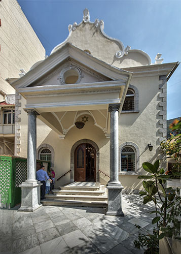 Nefusot Yehudah Synagogue
