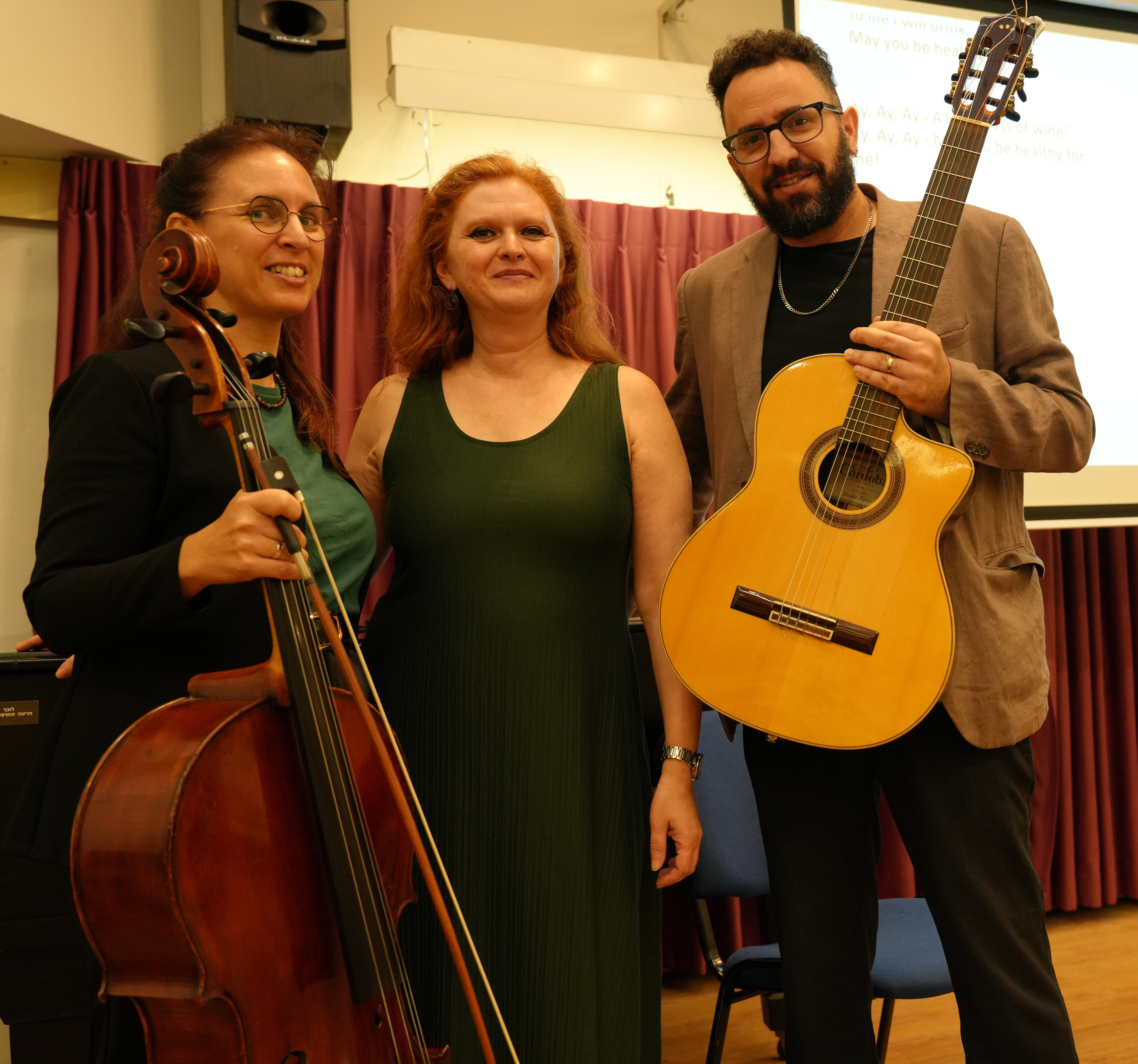 The Yiddish singer Vira Lozinsky with Trio Epele
